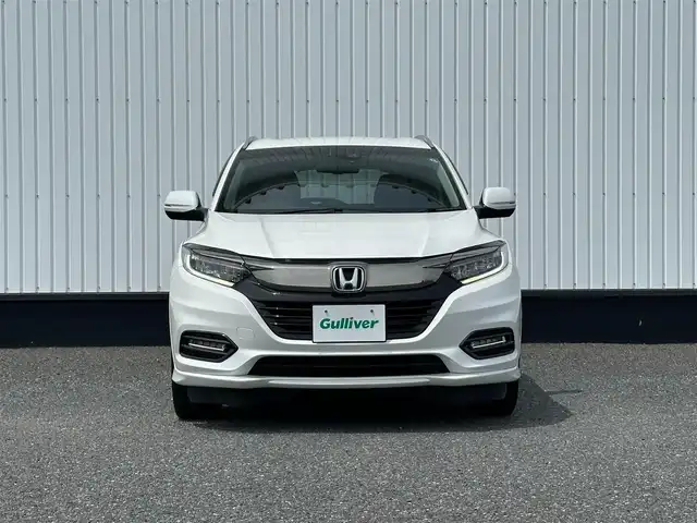 ホンダ ヴェゼル ハイブリッド Z ホンダセンシング 千葉県 2020(令2)年 4.4万km プラチナホワイトパール 純正8インチナビ/(フルセグTV/CD/DVD/BT/FM/AM）/バックカメラ/衝突被害軽減システム/車線逸脱警報/クルーズコントロール/ハーフレザーシート/シートヒーター/横滑り防止装置/ETC/アイドリングストップ/LEDヘッドライト/オートライト/ウィンカーミラー/電動格納ミラー/純正17インチAW/シートリフター/プッシュスタート/スマートキー/フロアマット/ドアバイザー/スペアキー/取扱説明書/保証書