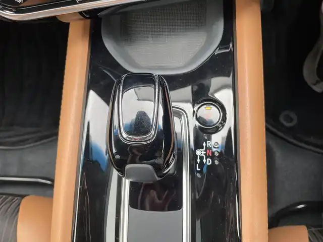 ホンダ ヴェゼル ハイブリッド Z ホンダセンシング 千葉県 2020(令2)年 4.4万km プラチナホワイトパール 純正8インチナビ/(フルセグTV/CD/DVD/BT/FM/AM）/バックカメラ/衝突被害軽減システム/車線逸脱警報/クルーズコントロール/ハーフレザーシート/シートヒーター/横滑り防止装置/ETC/アイドリングストップ/LEDヘッドライト/オートライト/ウィンカーミラー/電動格納ミラー/純正17インチAW/シートリフター/プッシュスタート/スマートキー/フロアマット/ドアバイザー/スペアキー/取扱説明書/保証書