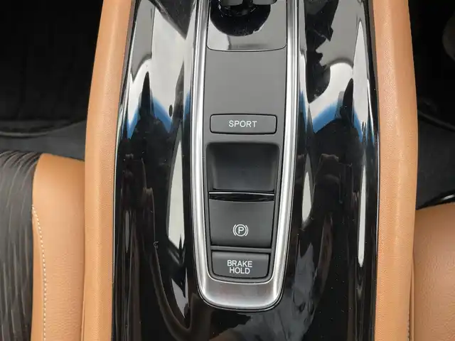 ホンダ ヴェゼル ハイブリッド Z ホンダセンシング 千葉県 2020(令2)年 4.4万km プラチナホワイトパール 純正8インチナビ/(フルセグTV/CD/DVD/BT/FM/AM）/バックカメラ/衝突被害軽減システム/車線逸脱警報/クルーズコントロール/ハーフレザーシート/シートヒーター/横滑り防止装置/ETC/アイドリングストップ/LEDヘッドライト/オートライト/ウィンカーミラー/電動格納ミラー/純正17インチAW/シートリフター/プッシュスタート/スマートキー/フロアマット/ドアバイザー/スペアキー/取扱説明書/保証書