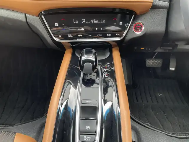 ホンダ ヴェゼル ハイブリッド Z ホンダセンシング 千葉県 2020(令2)年 4.4万km プラチナホワイトパール 純正8インチナビ/(フルセグTV/CD/DVD/BT/FM/AM）/バックカメラ/衝突被害軽減システム/車線逸脱警報/クルーズコントロール/ハーフレザーシート/シートヒーター/横滑り防止装置/ETC/アイドリングストップ/LEDヘッドライト/オートライト/ウィンカーミラー/電動格納ミラー/純正17インチAW/シートリフター/プッシュスタート/スマートキー/フロアマット/ドアバイザー/スペアキー/取扱説明書/保証書