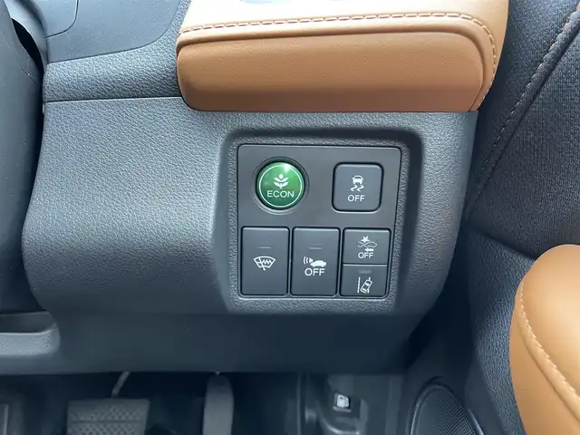 ホンダ ヴェゼル ハイブリッド Z ホンダセンシング 千葉県 2020(令2)年 4.4万km プラチナホワイトパール 純正8インチナビ/(フルセグTV/CD/DVD/BT/FM/AM）/バックカメラ/衝突被害軽減システム/車線逸脱警報/クルーズコントロール/ハーフレザーシート/シートヒーター/横滑り防止装置/ETC/アイドリングストップ/LEDヘッドライト/オートライト/ウィンカーミラー/電動格納ミラー/純正17インチAW/シートリフター/プッシュスタート/スマートキー/フロアマット/ドアバイザー/スペアキー/取扱説明書/保証書