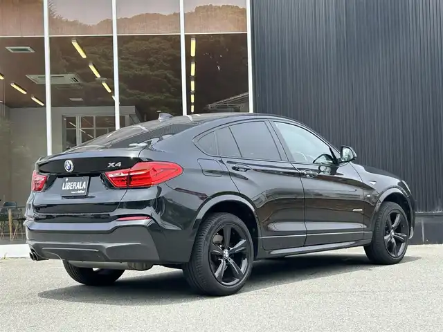 ＢＭＷ Ｘ４ ブラックアウト 福岡県 2017(平29)年 6.3万km サファイアブラックP インテリジェントセーフティ/サンルーフ/アダプティブクルーズコントロール/ブラインドスポットモニター/ヘッドアップディスプレイ/黒革シート/シートヒーター/純正ナビ/フルセグTV/Bluetooth/バックカメラ/パワーバックドア/LEDヘッドライト/オートライト/フロントフォグランプ/リアフォグランプ/前後ドライブレコーダー/純正19インチアルミホイール/ミラー一体型ETC/取扱説明書/スペアキー×1