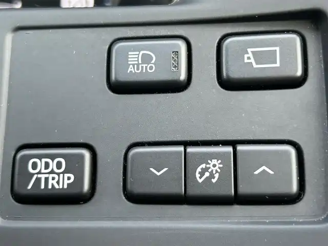 トヨタ クラウン ハイブリッド アスリートS Four 岩手県 2017(平29)年 8.6万km ホワイトパールクリスタルシャイン 4WD/トヨタセーフティセンス/　・プリクラッシュセーフティ/　・レーンディパーチャーアラート/　・アダプティブハイビームシステム/　・レーダークルーズコントロール/純正メモリナビ/　　CD/DVD/Bt/フルセグTV/パノラミックビューモニター/バックカメラ/LEDオートライト/フォグランプ/レザーシート/シートヒーター/パワーシート/エアシート/純正18インチアルミホイール/パドルシフト/ステアリングスイッチ/アイドリングストップ/スマートキー/ETC2.0