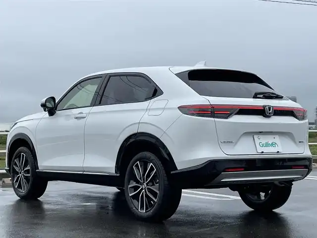 ホンダ ヴェゼル ハイブリッド e:HEV Z 佐賀県 2025(令7)年 0.1万km未満 プラチナホワイトパール 登録時走行距離5km/登録済未使用車/9型 Honda CONNECTディスプレ－オーディオ/・AppleCarPlay AndroidAuto/・Bluetooth フルセグTV USB/バックカメラ/ETC2.0/パワーバックドア/革巻きステアリング/ステアリングリモコン/ステアリングヒーター/シートヒーター/純正LEDヘッドライト/アダプティブドライビングビーム/MTモード付AT/電子パーキングブレーキ/オートブレーキホールド/純正18インチアルミホイール/スマートキー/スペアキー１本/HondaSENSING/・衝突軽減ブレーキ/・誤発信抑制機能/・車線維持支援システム/・先行車発進お知らせ機能/・路外逸脱抑制機能/・トラフィックジャムアシスト/・渋滞追従機能付きアダプティブクルーズコントロール/・ブラインドスポットインフォメーション