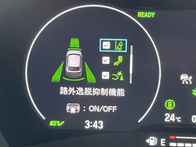 ホンダ ヴェゼル ハイブリッド e:HEV Z 佐賀県 2025(令7)年 0.1万km未満 プラチナホワイトパール 登録時走行距離5km/登録済未使用車/9型 Honda CONNECTディスプレ－オーディオ/・AppleCarPlay AndroidAuto/・Bluetooth フルセグTV USB/バックカメラ/ETC2.0/パワーバックドア/革巻きステアリング/ステアリングリモコン/ステアリングヒーター/シートヒーター/純正LEDヘッドライト/アダプティブドライビングビーム/MTモード付AT/電子パーキングブレーキ/オートブレーキホールド/純正18インチアルミホイール/スマートキー/スペアキー１本/HondaSENSING/・衝突軽減ブレーキ/・誤発信抑制機能/・車線維持支援システム/・先行車発進お知らせ機能/・路外逸脱抑制機能/・トラフィックジャムアシスト/・渋滞追従機能付きアダプティブクルーズコントロール/・ブラインドスポットインフォメーション