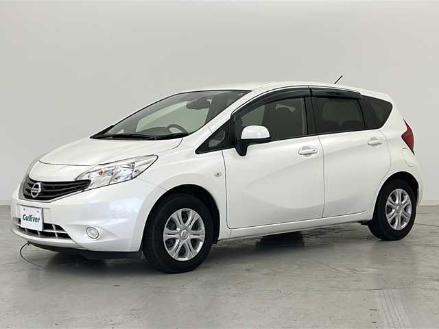 日産 ノート X DIG－S エマージェンシーB 宮城県 2013(平25)年 4.5万km ブリリアントホワイトパール アラウンドビューモニター/プリクラッシュセーフティ/車線逸脱/純正7型ナビ/BT.CD.DVD.SD.USB/ワンセグTV/ETC/プッシュスタート/スマートキー×２/アイドリングストップ/ハロゲンヘッドライト/純正フロアマッド/純正ホイールキャップ/純正ドアバイザー/横滑り防止機能