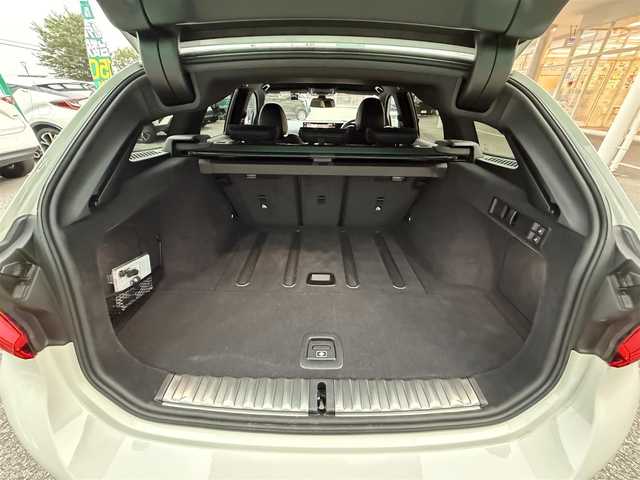 ＢＭＷ ＢＭＷ ３２０ｉ ツーリング Mスポーツ 千葉県 2024(令6)年 0.8万km 白 純正ナビ（Bluetooth/AM/FM/AppleCarPlay)/追従クルーズコントロール/バックカメラ/全方位カメラ/クリアランスソナー/盗難防止装置/衝突軽減システム/横滑り防止装置/レーンキープアシスト/前後ドライブレコーダー/ETC/ワイヤレス充電器/レザーシート/シートヒーター/シートポジションメモリー/電動リアゲート/LEDヘッドライト/純正アルミホイール/スペアキー/保証書/取扱説明書