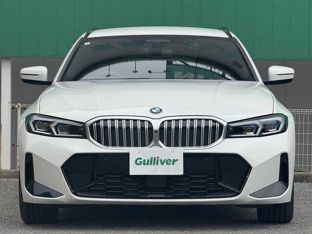 ＢＭＷ ＢＭＷ ３２０ｉ ツーリング Mスポーツ 千葉県 2024(令6)年 0.8万km 白 純正ナビ（Bluetooth/AM/FM/AppleCarPlay)/追従クルーズコントロール/バックカメラ/全方位カメラ/クリアランスソナー/盗難防止装置/衝突軽減システム/横滑り防止装置/レーンキープアシスト/前後ドライブレコーダー/ETC/ワイヤレス充電器/レザーシート/シートヒーター/シートポジションメモリー/電動リアゲート/LEDヘッドライト/純正アルミホイール/スペアキー/保証書/取扱説明書