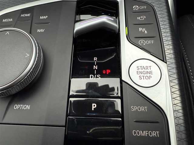 ＢＭＷ ＢＭＷ ３２０ｉ ツーリング Mスポーツ 千葉県 2024(令6)年 0.8万km 白 純正ナビ（Bluetooth/AM/FM/AppleCarPlay)/追従クルーズコントロール/バックカメラ/全方位カメラ/クリアランスソナー/盗難防止装置/衝突軽減システム/横滑り防止装置/レーンキープアシスト/前後ドライブレコーダー/ETC/ワイヤレス充電器/レザーシート/シートヒーター/シートポジションメモリー/電動リアゲート/LEDヘッドライト/純正アルミホイール/スペアキー/保証書/取扱説明書