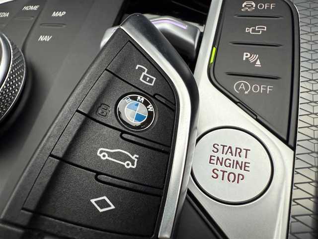 ＢＭＷ ＢＭＷ ３２０ｉ ツーリング Mスポーツ 千葉県 2024(令6)年 0.8万km 白 純正ナビ（Bluetooth/AM/FM/AppleCarPlay)/追従クルーズコントロール/バックカメラ/全方位カメラ/クリアランスソナー/盗難防止装置/衝突軽減システム/横滑り防止装置/レーンキープアシスト/前後ドライブレコーダー/ETC/ワイヤレス充電器/レザーシート/シートヒーター/シートポジションメモリー/電動リアゲート/LEDヘッドライト/純正アルミホイール/スペアキー/保証書/取扱説明書