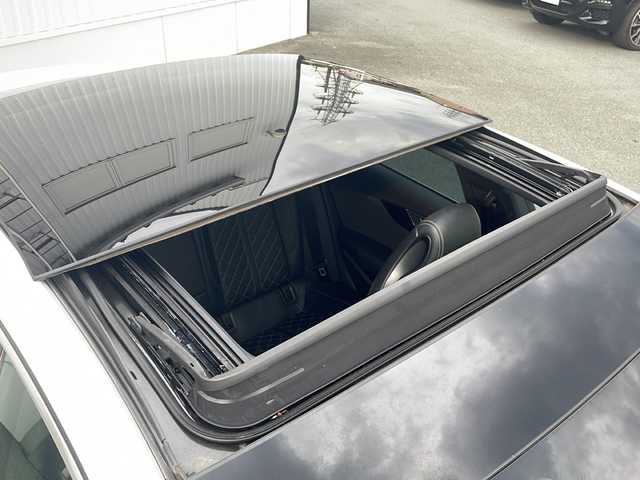 アウディ Ｓ５ スポーツバック 三重県 2018(平30)年 9.2万km グレイシアホワイトメタリック 純正ナビ /全周囲 /サンルーフ /本革シート/ビルトインETC /前方ドライブレコーダー/パーキングアシスト /前後コーナーセンサー /パワーバックドア /前席シートヒーター /前席パワーシート /クルーズコントロール /レーダー探知機 /革巻きステアリング/ステアリングスイッチ/LEDヘッドライト/電動格納ミラー/禁煙車