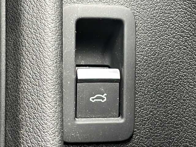 アウディ Ｓ５ スポーツバック 三重県 2018(平30)年 9.2万km グレイシアホワイトメタリック 純正ナビ /全周囲 /サンルーフ /本革シート/ビルトインETC /前方ドライブレコーダー/パーキングアシスト /前後コーナーセンサー /パワーバックドア /前席シートヒーター /前席パワーシート /クルーズコントロール /レーダー探知機 /革巻きステアリング/ステアリングスイッチ/LEDヘッドライト/電動格納ミラー/禁煙車