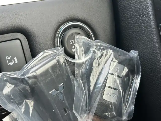 三菱 デリカＤ：５ シャモニー 福島県 2025(令7)年 0.1千km ブラックダイヤモンド CHAMONIX (8人)　/4WD　e-Assist/ALPINE　D:5専用11型ナビゲーション/「DTV/DVD/CD/AM/FM/USB/BT/HDMI」/アラウンドビューカメラ/アダプティブクルーズコントロール/運転席パワーシート/前席シートヒーター・エアシート/ステアリングヒーター/ステアリングリモコン/パドルシフト/両側電動スライドドア/電動パーキングブレーキ/オートLEDヘッドライト/プッシュスタート/キーレスエントリー/アイドリングストップ