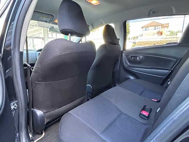 トヨタ ヴィッツ F LEDエディション 宮城県 2016(平28)年 9.9万km ブラックマイカ 純正SDナビ/・CD/Bluetooth/ワンセグTV/HIDヘッドライト/社外アルミ＆ノーマルタイヤ/社外アルミ＆スタッドレス積込/横滑り防止装置/プッシュスタート/スマートキー/スペアキー/保証書/取扱説明書