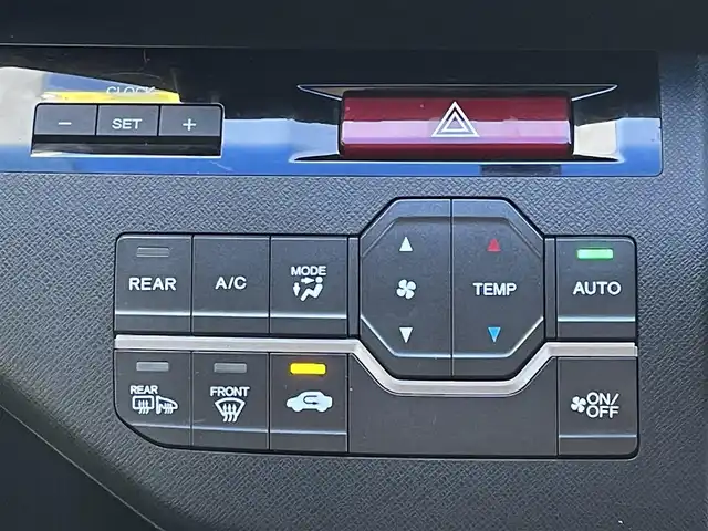 ホンダ ステップワゴン スパーダ Z 岐阜県 2013(平25)年 12.6万km ホワイトオーキッドパール (株)IDOMが運営する【じしゃロン多治見店】の自社ローン専用車両になります。こちらは現金またはオートローンご利用時の価格です。自社ローンご希望の方は別途その旨お申付け下さい。/ディーラーオプションナビ/　（Bluetooth/DVD/フルセグ）/両側パワースライドドア/純正フリップダウンモニター/アイドリングストップ/オートライト/フォグランプ/バックカメラ/ETC