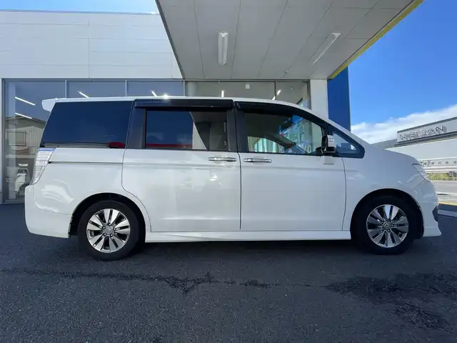 ホンダ ステップワゴン スパーダ Z 岐阜県 2013(平25)年 12.6万km ホワイトオーキッドパール (株)IDOMが運営する【じしゃロン多治見店】の自社ローン専用車両になります。こちらは現金またはオートローンご利用時の価格です。自社ローンご希望の方は別途その旨お申付け下さい。/ディーラーオプションナビ/　（Bluetooth/DVD/フルセグ）/両側パワースライドドア/純正フリップダウンモニター/アイドリングストップ/オートライト/フォグランプ/バックカメラ/ETC