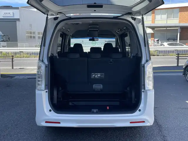 ホンダ ステップワゴン スパーダ Z 岐阜県 2013(平25)年 12.6万km ホワイトオーキッドパール (株)IDOMが運営する【じしゃロン多治見店】の自社ローン専用車両になります。こちらは現金またはオートローンご利用時の価格です。自社ローンご希望の方は別途その旨お申付け下さい。/ディーラーオプションナビ/　（Bluetooth/DVD/フルセグ）/両側パワースライドドア/純正フリップダウンモニター/アイドリングストップ/オートライト/フォグランプ/バックカメラ/ETC