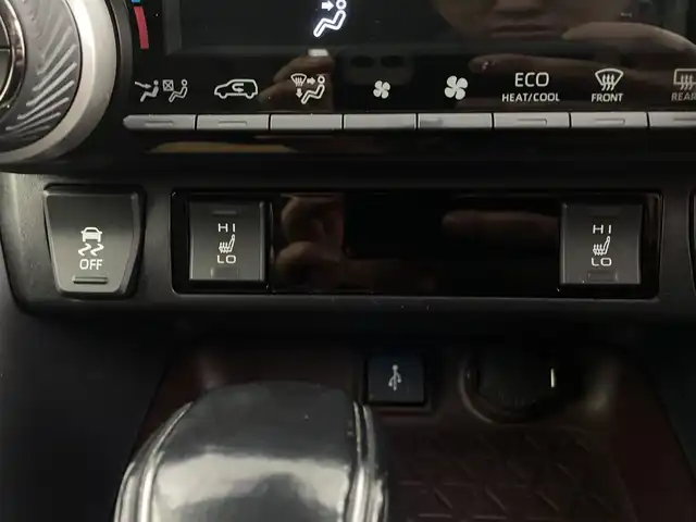 トヨタ ＲＡＶ４ G Zパッケージ 新潟県 2020(令2)年 3.1万km アティチュードブラックマイカ 純正ディスプレイオーディオ/　　FM/AM/USB/BT/バックカメラ/パワーバックドア/オートハイビーム/デジタルインナーミラー/レーダークルーズ/サンルーフ/純正アルミホイール/パワーシート/シートヒーター/ウィンカーミラー/レザーシート/４ＷＤ/ステアリングスイッチ/サイドカメラ/スマートキー/電動格納ミラー