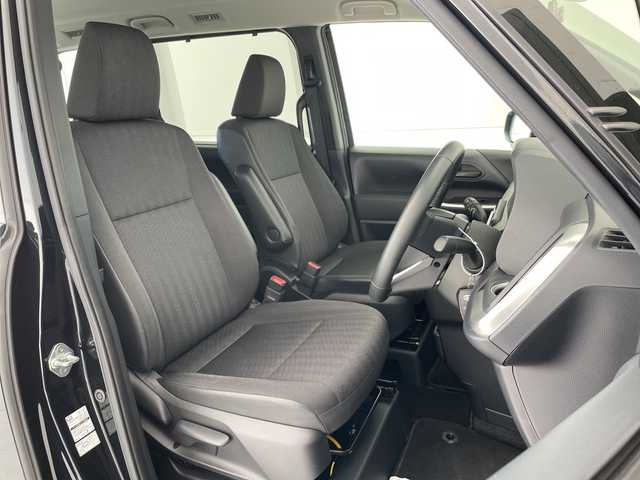 トヨタ ノア G 愛知県 2024(令6)年 1.2万km アティチュードブラックマイカ トヨタセーフティセンス/純正8型ナビ/両側パワースライドドア/レーダークルーズコントロール/コーナーセンサー/純正アルミホイール/LEDヘッドライト/オートマチックハイビーム/ドライブレコーダー/ETC/衝突軽減システム/フルセグ/CD DVD/Bluetooth/ステアリングスイッチ/スマートキー/プッシュスタート