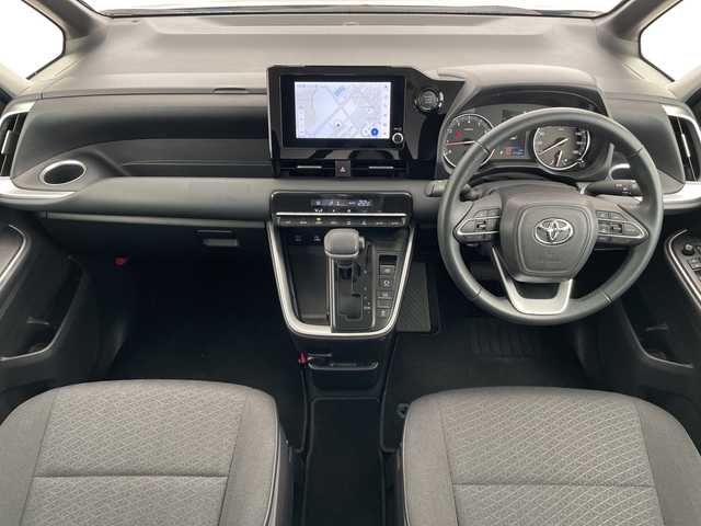 トヨタ ノア G 愛知県 2024(令6)年 1.2万km アティチュードブラックマイカ トヨタセーフティセンス/純正8型ナビ/両側パワースライドドア/レーダークルーズコントロール/コーナーセンサー/純正アルミホイール/LEDヘッドライト/オートマチックハイビーム/ドライブレコーダー/ETC/衝突軽減システム/フルセグ/CD DVD/Bluetooth/ステアリングスイッチ/スマートキー/プッシュスタート