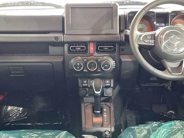 スズキ ジムニー ノマド FC 神奈川県 2025(令7)年 0.1千km ベージュⅡ 登録済未使用車/スズキセーフティサポート/4WD/シートヒーター/ダウンヒルアシストコント登録済未使用車/スズキセーフティサポート/4WD/シートヒーター/ダウンヒルアシストコンロール/革巻きステアリング/ステアリングスイッチ/Autoライト/アイドリングストップ機能/コーナーセンサー/ヘッドライトレベライザー/ヘッドライトウォッシャー/LEDヘッドライト/フォグランプ/電動格納ミラー/ウィンカーミラー/背面タイヤ/純正15インチアルミホイール