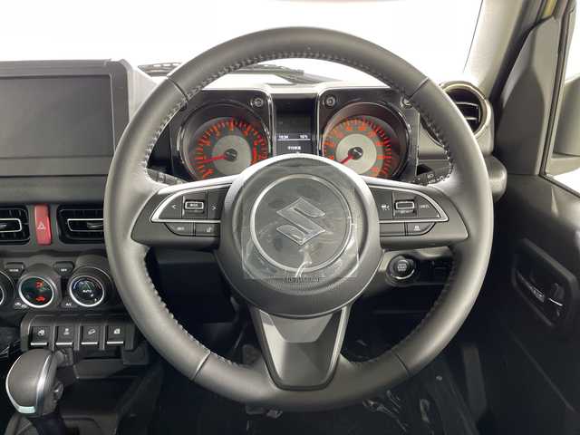 スズキ ジムニー ノマド FC 神奈川県 2025(令7)年 0.1千km ベージュⅡ 登録済未使用車/スズキセーフティサポート/4WD/シートヒーター/ダウンヒルアシストコント登録済未使用車/スズキセーフティサポート/4WD/シートヒーター/ダウンヒルアシストコンロール/革巻きステアリング/ステアリングスイッチ/Autoライト/アイドリングストップ機能/コーナーセンサー/ヘッドライトレベライザー/ヘッドライトウォッシャー/LEDヘッドライト/フォグランプ/電動格納ミラー/ウィンカーミラー/背面タイヤ/純正15インチアルミホイール