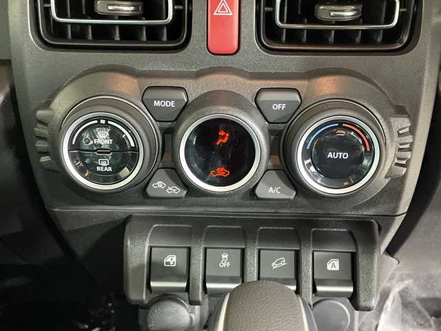 スズキ ジムニー ノマド FC 神奈川県 2025(令7)年 0.1千km ベージュⅡ 登録済未使用車/スズキセーフティサポート/4WD/シートヒーター/ダウンヒルアシストコント登録済未使用車/スズキセーフティサポート/4WD/シートヒーター/ダウンヒルアシストコンロール/革巻きステアリング/ステアリングスイッチ/Autoライト/アイドリングストップ機能/コーナーセンサー/ヘッドライトレベライザー/ヘッドライトウォッシャー/LEDヘッドライト/フォグランプ/電動格納ミラー/ウィンカーミラー/背面タイヤ/純正15インチアルミホイール