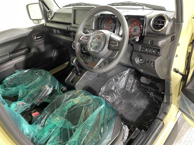 スズキ ジムニー ノマド FC 神奈川県 2025(令7)年 0.1千km ベージュⅡ 登録済未使用車/スズキセーフティサポート/4WD/シートヒーター/ダウンヒルアシストコント登録済未使用車/スズキセーフティサポート/4WD/シートヒーター/ダウンヒルアシストコンロール/革巻きステアリング/ステアリングスイッチ/Autoライト/アイドリングストップ機能/コーナーセンサー/ヘッドライトレベライザー/ヘッドライトウォッシャー/LEDヘッドライト/フォグランプ/電動格納ミラー/ウィンカーミラー/背面タイヤ/純正15インチアルミホイール