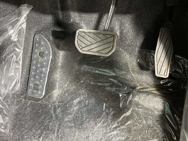 スズキ ジムニー ノマド FC 神奈川県 2025(令7)年 0.1千km ベージュⅡ 登録済未使用車/スズキセーフティサポート/4WD/シートヒーター/ダウンヒルアシストコント登録済未使用車/スズキセーフティサポート/4WD/シートヒーター/ダウンヒルアシストコンロール/革巻きステアリング/ステアリングスイッチ/Autoライト/アイドリングストップ機能/コーナーセンサー/ヘッドライトレベライザー/ヘッドライトウォッシャー/LEDヘッドライト/フォグランプ/電動格納ミラー/ウィンカーミラー/背面タイヤ/純正15インチアルミホイール