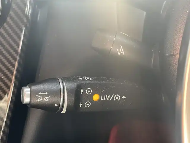 メルセデス・ベンツ ＧＬＣ２２０ d 4マチックスポーツ 本革 高知県 2018(平30)年 6.8万km ポーラホワイト 純正ナビ/・フルセグ・ＢＴ・ＣＤ・ＤＶＤ・ＵＳＢ/Burmesｔerサウンドシステム/レーダーセーフティ/・アクティブブレーキアシスト/・ブラインドスポットアシスト/・アテンションアシスト/・レーンキープアシスト/・ステアリングパイロット/エアバランスパッケージ/サンルーフ/アダプティブクルーズコントロール/パノラミックビューモニターカメラ/パワーテールゲート/黒レザーシート/左右メモリー機能付きパワーシート/全席シートヒーター/ヘッドアップディスプレイ/パドルシフト/キーレスゴー/デュアルオートエアコン/アンビエントライト３カラー/純正ＥＴＣ/純正19インチアルミホイール/ブレーキキャリパー【シルバー】