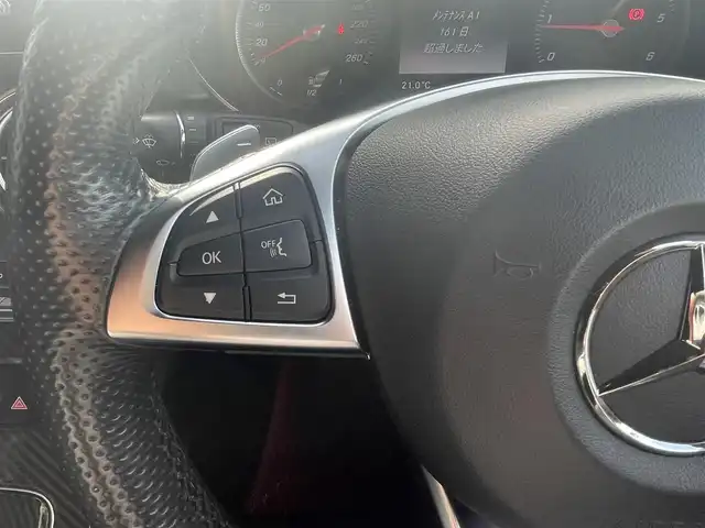 メルセデス・ベンツ ＧＬＣ２２０ d 4マチックスポーツ 本革 高知県 2018(平30)年 6.8万km ポーラホワイト 純正ナビ/・フルセグ・ＢＴ・ＣＤ・ＤＶＤ・ＵＳＢ/Burmesｔerサウンドシステム/レーダーセーフティ/・アクティブブレーキアシスト/・ブラインドスポットアシスト/・アテンションアシスト/・レーンキープアシスト/・ステアリングパイロット/エアバランスパッケージ/サンルーフ/アダプティブクルーズコントロール/パノラミックビューモニターカメラ/パワーテールゲート/黒レザーシート/左右メモリー機能付きパワーシート/全席シートヒーター/ヘッドアップディスプレイ/パドルシフト/キーレスゴー/デュアルオートエアコン/アンビエントライト３カラー/純正ＥＴＣ/純正19インチアルミホイール/ブレーキキャリパー【シルバー】