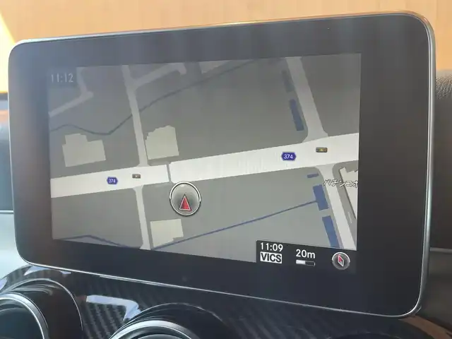 メルセデス・ベンツ ＧＬＣ２２０ d 4マチックスポーツ 本革 高知県 2018(平30)年 6.8万km ポーラホワイト 純正ナビ/・フルセグ・ＢＴ・ＣＤ・ＤＶＤ・ＵＳＢ/Burmesｔerサウンドシステム/レーダーセーフティ/・アクティブブレーキアシスト/・ブラインドスポットアシスト/・アテンションアシスト/・レーンキープアシスト/・ステアリングパイロット/エアバランスパッケージ/サンルーフ/アダプティブクルーズコントロール/パノラミックビューモニターカメラ/パワーテールゲート/黒レザーシート/左右メモリー機能付きパワーシート/全席シートヒーター/ヘッドアップディスプレイ/パドルシフト/キーレスゴー/デュアルオートエアコン/アンビエントライト３カラー/純正ＥＴＣ/純正19インチアルミホイール/ブレーキキャリパー【シルバー】