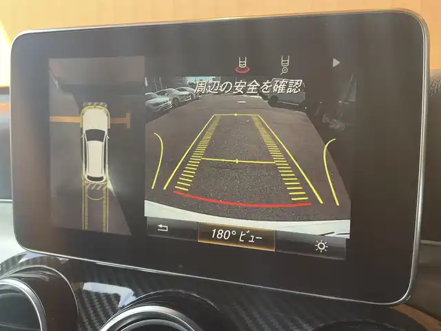 メルセデス・ベンツ ＧＬＣ２２０ d 4マチックスポーツ 本革 高知県 2018(平30)年 6.8万km ポーラホワイト 純正ナビ/・フルセグ・ＢＴ・ＣＤ・ＤＶＤ・ＵＳＢ/Burmesｔerサウンドシステム/レーダーセーフティ/・アクティブブレーキアシスト/・ブラインドスポットアシスト/・アテンションアシスト/・レーンキープアシスト/・ステアリングパイロット/エアバランスパッケージ/サンルーフ/アダプティブクルーズコントロール/パノラミックビューモニターカメラ/パワーテールゲート/黒レザーシート/左右メモリー機能付きパワーシート/全席シートヒーター/ヘッドアップディスプレイ/パドルシフト/キーレスゴー/デュアルオートエアコン/アンビエントライト３カラー/純正ＥＴＣ/純正19インチアルミホイール/ブレーキキャリパー【シルバー】