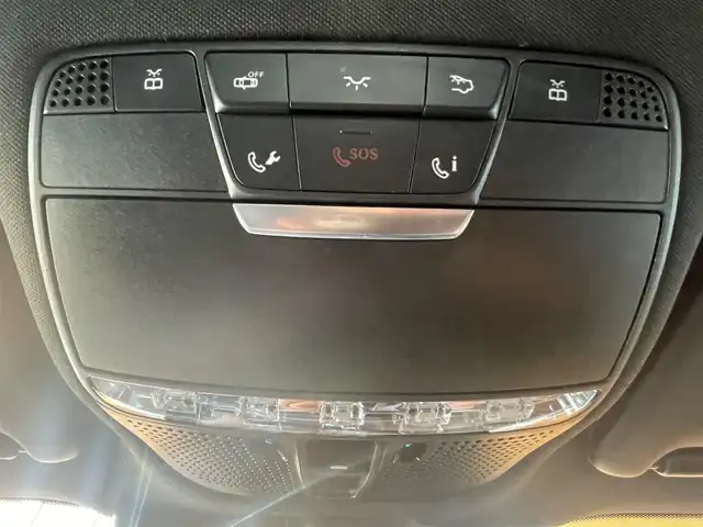 メルセデス・ベンツ ＧＬＣ２２０ d 4マチックスポーツ 本革 高知県 2018(平30)年 6.8万km ポーラホワイト 純正ナビ/・フルセグ・ＢＴ・ＣＤ・ＤＶＤ・ＵＳＢ/Burmesｔerサウンドシステム/レーダーセーフティ/・アクティブブレーキアシスト/・ブラインドスポットアシスト/・アテンションアシスト/・レーンキープアシスト/・ステアリングパイロット/エアバランスパッケージ/サンルーフ/アダプティブクルーズコントロール/パノラミックビューモニターカメラ/パワーテールゲート/黒レザーシート/左右メモリー機能付きパワーシート/全席シートヒーター/ヘッドアップディスプレイ/パドルシフト/キーレスゴー/デュアルオートエアコン/アンビエントライト３カラー/純正ＥＴＣ/純正19インチアルミホイール/ブレーキキャリパー【シルバー】