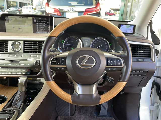 レクサス ＲＸ 450h バージョンL 山形県 2019(平31)年 5.9万km ソニッククォーツ ・モデリスタエアロ（フロント、サイド、リア）/・サンルーフ/・リアエンターテイメントシステム/・４WD/・純正ナビ/フルセグ/CDDVDブルーレイ/Bluetooth/・全方位カメラ/・社外前後ドラレコ/・ビルトインETC2.0/・MTモード付きAT/・レーダークルーズコントロール/・レーンキープアシスト/・プリクラッシュセーフティ/・ブラインドスポットモニター/・前後クリアランスソナー/・ヘッドアップディスプレイ/・前席パワーシート（メモリー付き）、シートベンチレーション/・全席シートヒーター/・ステアリングヒーター/・電動テレスコピック、オートスライドアウェイ/・パワーバックドア/・電動格納セカンドシート/・置くだけ充電/・シーケンシャルウィンカー/・20インチ純正AW/・18インチ純正AW＋スタッドレスタイヤ車載/・純正マット/・カードキー1枚