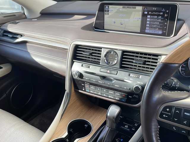 レクサス ＲＸ 450h バージョンL 山形県 2019(平31)年 5.9万km ソニッククォーツ ・モデリスタエアロ（フロント、サイド、リア）/・サンルーフ/・リアエンターテイメントシステム/・４WD/・純正ナビ/フルセグ/CDDVDブルーレイ/Bluetooth/・全方位カメラ/・社外前後ドラレコ/・ビルトインETC2.0/・MTモード付きAT/・レーダークルーズコントロール/・レーンキープアシスト/・プリクラッシュセーフティ/・ブラインドスポットモニター/・前後クリアランスソナー/・ヘッドアップディスプレイ/・前席パワーシート（メモリー付き）、シートベンチレーション/・全席シートヒーター/・ステアリングヒーター/・電動テレスコピック、オートスライドアウェイ/・パワーバックドア/・電動格納セカンドシート/・置くだけ充電/・シーケンシャルウィンカー/・20インチ純正AW/・18インチ純正AW＋スタッドレスタイヤ車載/・純正マット/・カードキー1枚