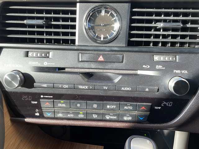 レクサス ＲＸ 450h バージョンL 山形県 2019(平31)年 5.9万km ソニッククォーツ ・モデリスタエアロ（フロント、サイド、リア）/・サンルーフ/・リアエンターテイメントシステム/・４WD/・純正ナビ/フルセグ/CDDVDブルーレイ/Bluetooth/・全方位カメラ/・社外前後ドラレコ/・ビルトインETC2.0/・MTモード付きAT/・レーダークルーズコントロール/・レーンキープアシスト/・プリクラッシュセーフティ/・ブラインドスポットモニター/・前後クリアランスソナー/・ヘッドアップディスプレイ/・前席パワーシート（メモリー付き）、シートベンチレーション/・全席シートヒーター/・ステアリングヒーター/・電動テレスコピック、オートスライドアウェイ/・パワーバックドア/・電動格納セカンドシート/・置くだけ充電/・シーケンシャルウィンカー/・20インチ純正AW/・18インチ純正AW＋スタッドレスタイヤ車載/・純正マット/・カードキー1枚