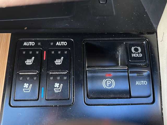 レクサス ＲＸ 450h バージョンL 山形県 2019(平31)年 5.9万km ソニッククォーツ ・モデリスタエアロ（フロント、サイド、リア）/・サンルーフ/・リアエンターテイメントシステム/・４WD/・純正ナビ/フルセグ/CDDVDブルーレイ/Bluetooth/・全方位カメラ/・社外前後ドラレコ/・ビルトインETC2.0/・MTモード付きAT/・レーダークルーズコントロール/・レーンキープアシスト/・プリクラッシュセーフティ/・ブラインドスポットモニター/・前後クリアランスソナー/・ヘッドアップディスプレイ/・前席パワーシート（メモリー付き）、シートベンチレーション/・全席シートヒーター/・ステアリングヒーター/・電動テレスコピック、オートスライドアウェイ/・パワーバックドア/・電動格納セカンドシート/・置くだけ充電/・シーケンシャルウィンカー/・20インチ純正AW/・18インチ純正AW＋スタッドレスタイヤ車載/・純正マット/・カードキー1枚