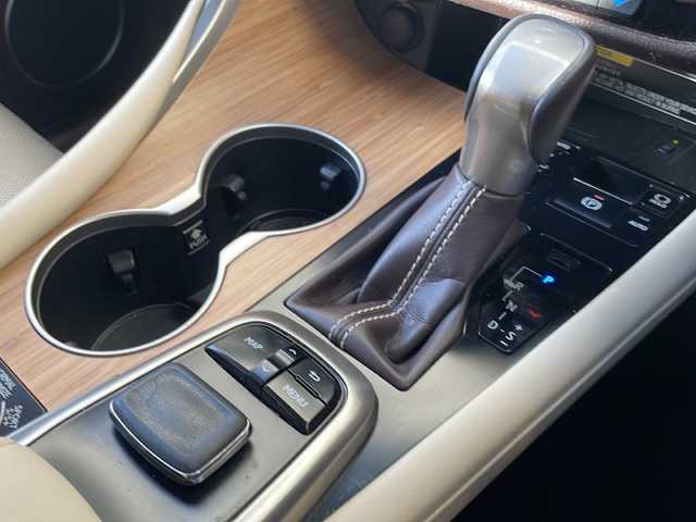 レクサス ＲＸ 450h バージョンL 山形県 2019(平31)年 5.9万km ソニッククォーツ ・モデリスタエアロ（フロント、サイド、リア）/・サンルーフ/・リアエンターテイメントシステム/・４WD/・純正ナビ/フルセグ/CDDVDブルーレイ/Bluetooth/・全方位カメラ/・社外前後ドラレコ/・ビルトインETC2.0/・MTモード付きAT/・レーダークルーズコントロール/・レーンキープアシスト/・プリクラッシュセーフティ/・ブラインドスポットモニター/・前後クリアランスソナー/・ヘッドアップディスプレイ/・前席パワーシート（メモリー付き）、シートベンチレーション/・全席シートヒーター/・ステアリングヒーター/・電動テレスコピック、オートスライドアウェイ/・パワーバックドア/・電動格納セカンドシート/・置くだけ充電/・シーケンシャルウィンカー/・20インチ純正AW/・18インチ純正AW＋スタッドレスタイヤ車載/・純正マット/・カードキー1枚