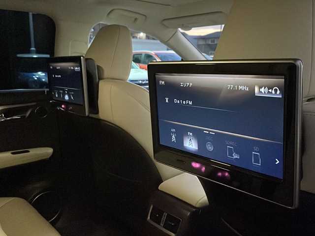 レクサス ＲＸ 450h バージョンL 山形県 2019(平31)年 5.9万km ソニッククォーツ ・モデリスタエアロ（フロント、サイド、リア）/・サンルーフ/・リアエンターテイメントシステム/・４WD/・純正ナビ/フルセグ/CDDVDブルーレイ/Bluetooth/・全方位カメラ/・社外前後ドラレコ/・ビルトインETC2.0/・MTモード付きAT/・レーダークルーズコントロール/・レーンキープアシスト/・プリクラッシュセーフティ/・ブラインドスポットモニター/・前後クリアランスソナー/・ヘッドアップディスプレイ/・前席パワーシート（メモリー付き）、シートベンチレーション/・全席シートヒーター/・ステアリングヒーター/・電動テレスコピック、オートスライドアウェイ/・パワーバックドア/・電動格納セカンドシート/・置くだけ充電/・シーケンシャルウィンカー/・20インチ純正AW/・18インチ純正AW＋スタッドレスタイヤ車載/・純正マット/・カードキー1枚