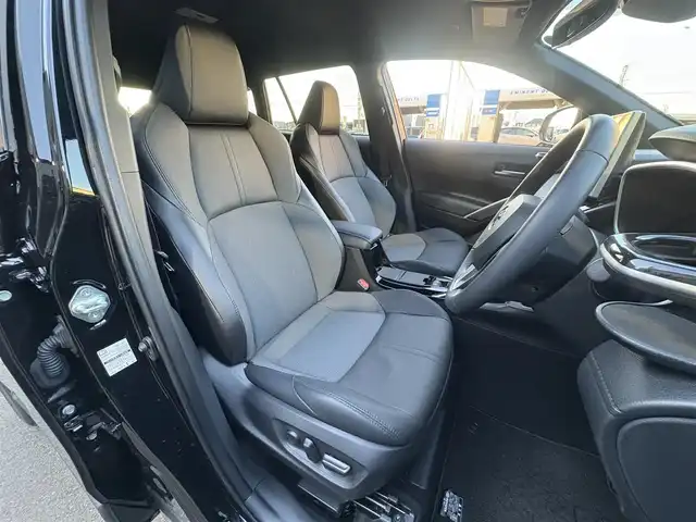 トヨタ カローラ クロス ハイブリッド Z 滋賀県 2024(令6)年 0.6万km アティチュードブラックマイカ 純正10.5インチナビ/【Bluetooth/USB//フルセグ/AppleCarplay/AndroidAuto】/全方位カメラ/パワーバックドア/LEDヘッドライト/追従クルーズコントロール/パワーシート/BSM/ハーフレザーシート/シートヒーター/クリアランスソナー/電子パーキング/ドライブレコーダー/ビルトインETC