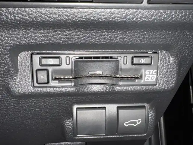 トヨタ カローラ クロス ハイブリッド Z 滋賀県 2024(令6)年 0.6万km アティチュードブラックマイカ 純正10.5インチナビ/【Bluetooth/USB//フルセグ/AppleCarplay/AndroidAuto】/全方位カメラ/パワーバックドア/LEDヘッドライト/追従クルーズコントロール/パワーシート/BSM/ハーフレザーシート/シートヒーター/クリアランスソナー/電子パーキング/ドライブレコーダー/ビルトインETC