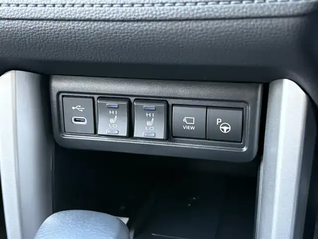 トヨタ カローラ クロス ハイブリッド Z 滋賀県 2024(令6)年 0.6万km アティチュードブラックマイカ 純正10.5インチナビ/【Bluetooth/USB//フルセグ/AppleCarplay/AndroidAuto】/全方位カメラ/パワーバックドア/LEDヘッドライト/追従クルーズコントロール/パワーシート/BSM/ハーフレザーシート/シートヒーター/クリアランスソナー/電子パーキング/ドライブレコーダー/ビルトインETC