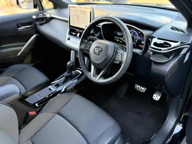 トヨタ カローラ クロス ハイブリッド Z 滋賀県 2024(令6)年 0.6万km アティチュードブラックマイカ 純正10.5インチナビ/【Bluetooth/USB//フルセグ/AppleCarplay/AndroidAuto】/全方位カメラ/パワーバックドア/LEDヘッドライト/追従クルーズコントロール/パワーシート/BSM/ハーフレザーシート/シートヒーター/クリアランスソナー/電子パーキング/ドライブレコーダー/ビルトインETC
