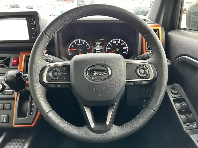 ダイハツ タフト G 新潟県 2025(令7)年 1.3万km レーザーブルークリスタルシャイン ワンオーナー/ガラスルーフ/衝突軽減/全方位カメラ/純正ナビ/(AM/FM/CD/DVD/BT/フルセグ)/ETC/追従クルーズコントロール/ドライブレコーダー(前)/シートヒーター/ルーフレール/コーナーセンサー/革巻きステアリング/ステアリングスイッチ/AUTOライト/LEDヘッドライト/フォグランプ/横滑り防止/プッシュスタート/スマートキー