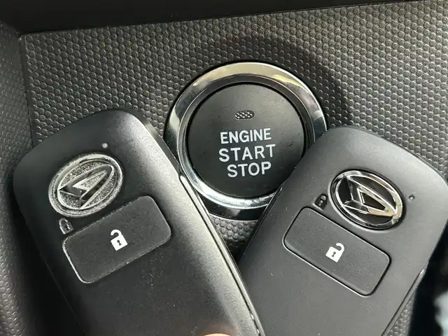 ダイハツ タフト G 新潟県 2025(令7)年 1.3万km レーザーブルークリスタルシャイン ワンオーナー/ガラスルーフ/衝突軽減/全方位カメラ/純正ナビ/(AM/FM/CD/DVD/BT/フルセグ)/ETC/追従クルーズコントロール/ドライブレコーダー(前)/シートヒーター/ルーフレール/コーナーセンサー/革巻きステアリング/ステアリングスイッチ/AUTOライト/LEDヘッドライト/フォグランプ/横滑り防止/プッシュスタート/スマートキー