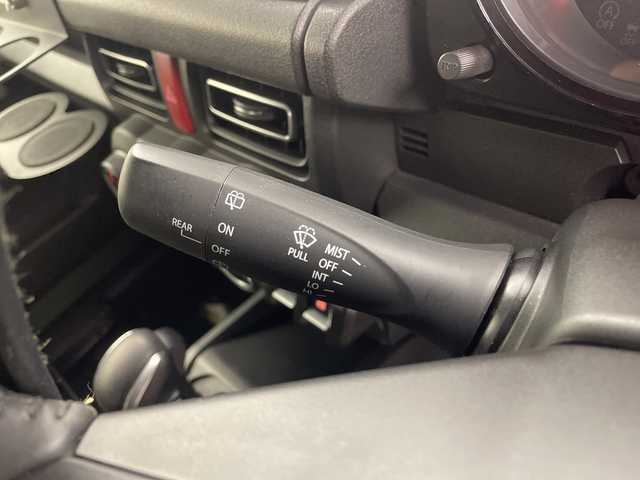 スズキ ジムニー シエラ JC 鹿児島県 2023(令5)年 1.2万km ジャングルグリーン 社外ディスプレイオーディオ/（Apple Car PLay/AndroidAuto）　/クルーズコントロール　/ダウンヒルアシストコントロール　/前席シートヒーター　/電動格納ミラー　/純正フロアマット　/社外アームレスト　/ＥＴＣ　/ミラーヒーター　/衝突軽減ブレーキ