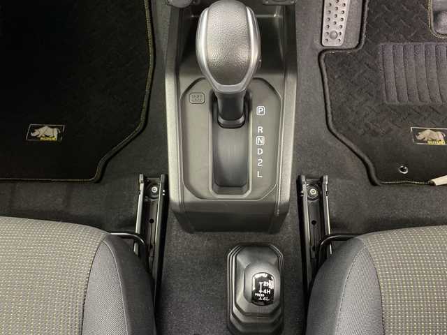 スズキ ジムニー シエラ JC 鹿児島県 2023(令5)年 1.2万km ジャングルグリーン 社外ディスプレイオーディオ/（Apple Car PLay/AndroidAuto）　/クルーズコントロール　/ダウンヒルアシストコントロール　/前席シートヒーター　/電動格納ミラー　/純正フロアマット　/社外アームレスト　/ＥＴＣ　/ミラーヒーター　/衝突軽減ブレーキ