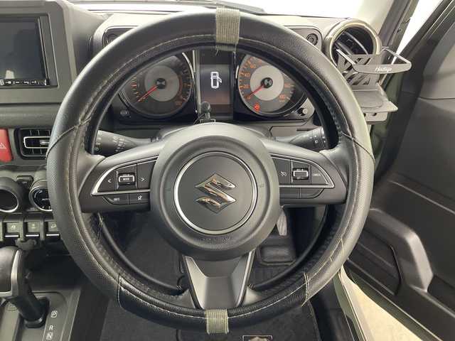 スズキ ジムニー シエラ JC 鹿児島県 2023(令5)年 1.2万km ジャングルグリーン 社外ディスプレイオーディオ/（Apple Car PLay/AndroidAuto）　/クルーズコントロール　/ダウンヒルアシストコントロール　/前席シートヒーター　/電動格納ミラー　/純正フロアマット　/社外アームレスト　/ＥＴＣ　/ミラーヒーター　/衝突軽減ブレーキ