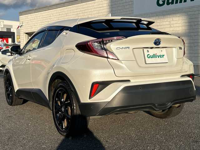 トヨタ Ｃ－ＨＲ G モード ネロ 千葉県 2019(平31)年 13.8万km ホワイトパールクリスタルシャイン トヨタセーフティセンス/・衝突軽減装置/・レーンキープアシスト/・ブラインドスポットモニター/・クリアランスソナー/純正SDナビゲーション/【Bluetooth・フルセグTV・CD・DVD・SD】/バックカメラ/エンジンプッシュスタート/・スマートキー/・スペアキー/LEDヘッドライト/・オートライト/・オートハイビーム/・フォグランプ/純正リアスポイラー/ステアリングリモコン/・レーダークルーズコントロール/ビルトインETC/前席シートヒーター/前方ドライブレコーダー/横滑り防止装置/社外フロアマット/荷室純正マット/記録薄